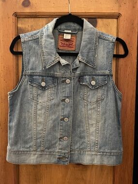 Levi’s denim vest